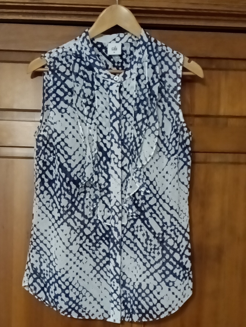 Cabi Sleeveless Navy & White Printed Ruffle Front Blouse